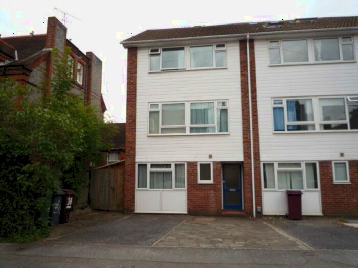 5 Bedroom House To Rent In Bulmershe Road, Reading, RG1