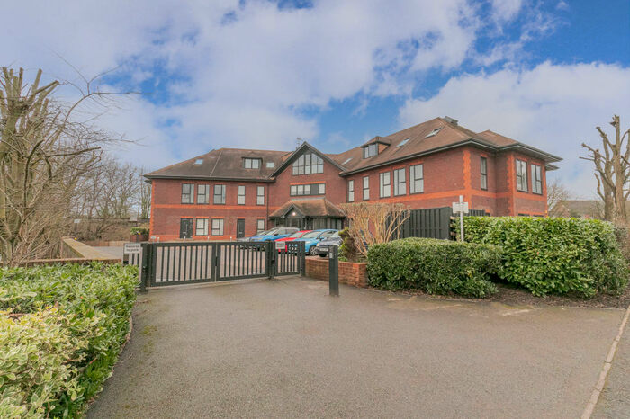 2 Bedroom Flat To Rent In Carey Road, Wokingham, RG40