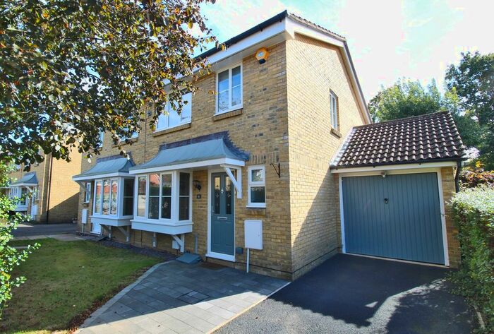 3 Bedroom Semi-Detached House To Rent In New Milton, Hampshire BH25