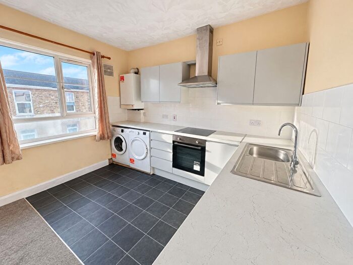 2 Bedroom Flat To Rent In Whitton Road, Hounslow, TW3