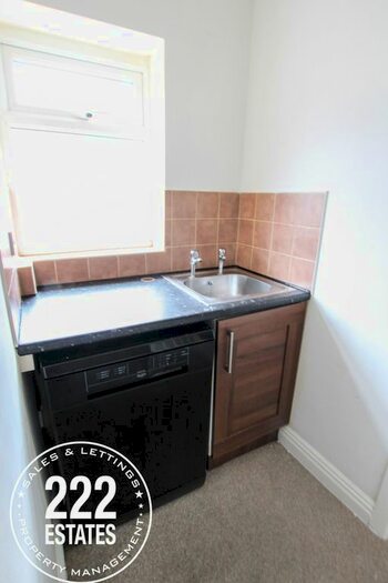 3 Bedroom Semi-Detached House To Rent In Shaws Avenue, Warrington, WA2