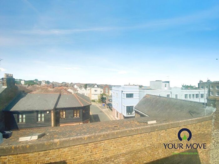 1 Bedroom Flat To Rent In High Street, Broadstairs, Kent, CT10