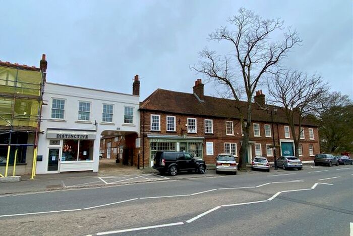 2 Bedroom Flat To Rent In London End, Beaconsfield, HP9