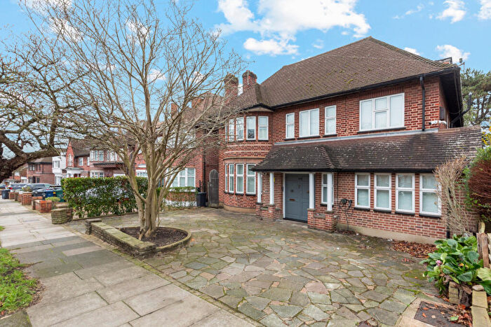 6 Bedroom Detached House To Rent In Fairholme Gardens, London, N3
