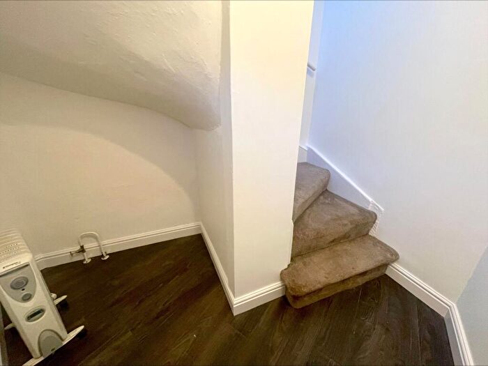 2 Bedroom End Of Terrace House To Rent In The Green, Idle, Bradford, West Yorkshire, BD10