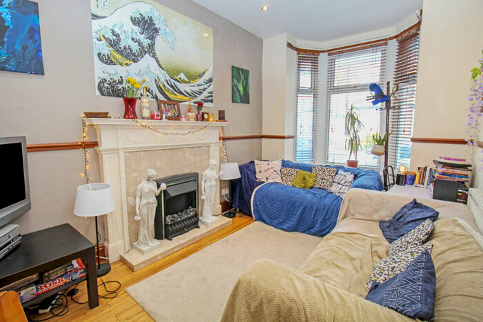 5 Bedroom Terraced House To Rent In Ashville Avenue, Hyde Park, LS6