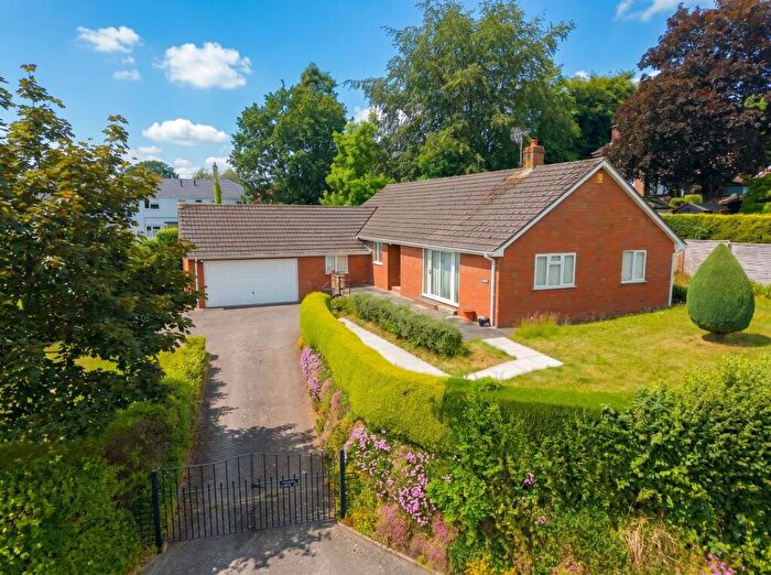 3 Bedroom Detached Bungalow For Sale In Pounds Hill, Crediton, EX17