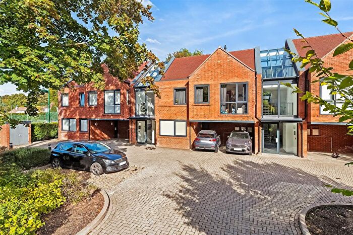 1 Bedroom Flat For Sale In Old Lodge Lane, Purley, CR8