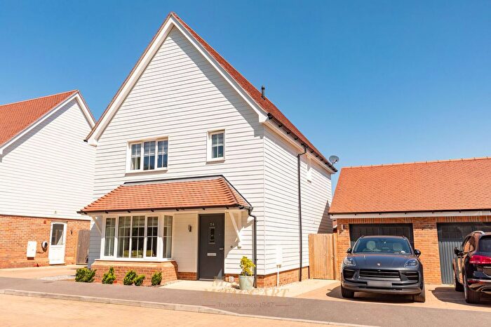 3 Bedroom Detached House For Sale In Felsmere Drive, Felbridge, RH19