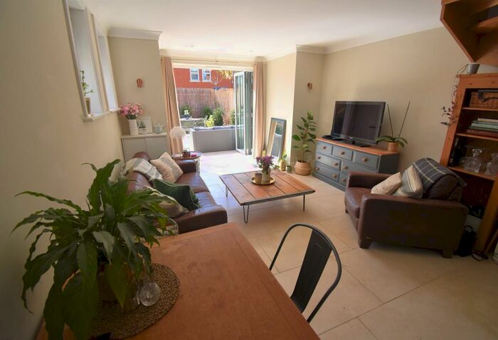 2 Bedroom Semi-Detached House To Rent In Hamilton Road, Reading, RG1