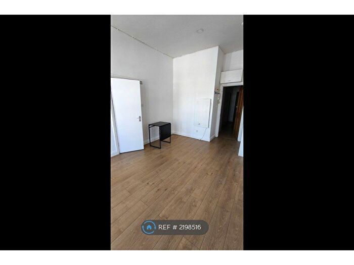 Studio To Rent In High Street, London, W3