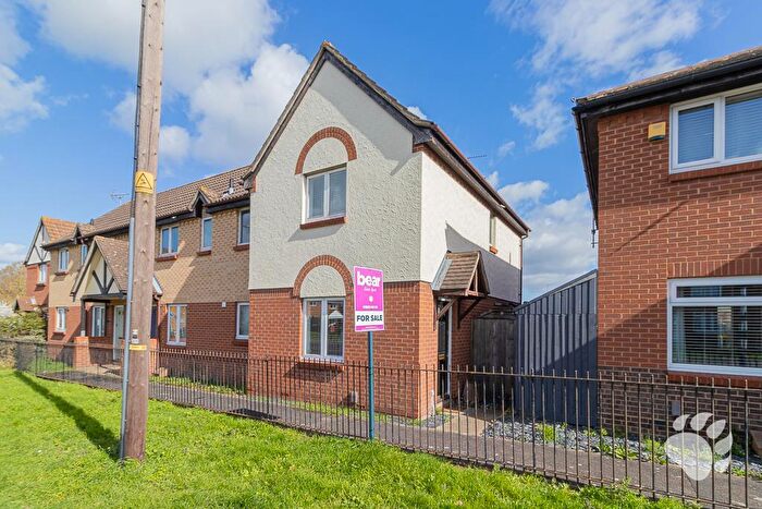 2 Bedroom End Of Terrace House For Sale In Chalice Close, Basildon, SS14