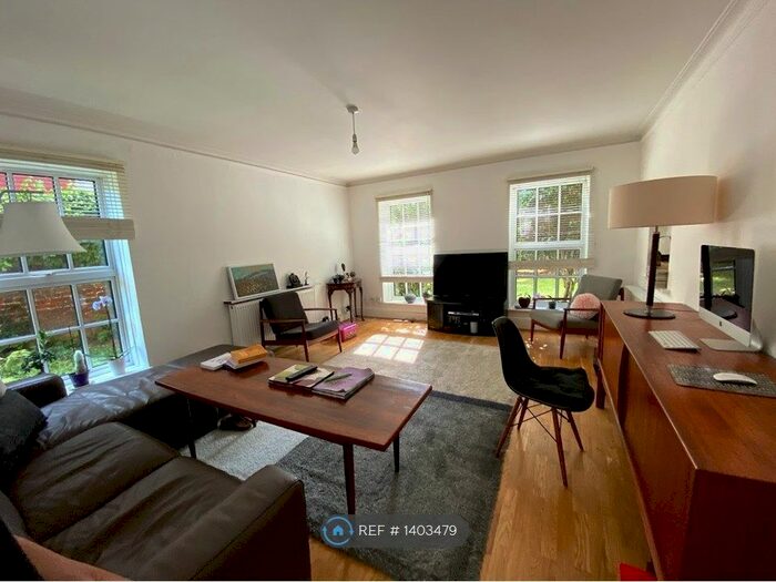 3 Bedroom Flat To Rent In Bramford Court, London, N14