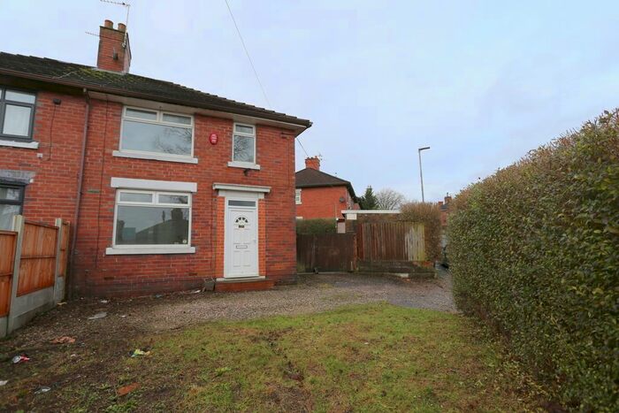 3 Bedroom Semi-Detached House To Rent In Chatsworth Place, Meir, ST3