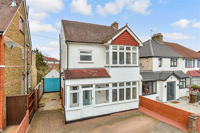 3 Bedroom Detached House For Sale In St. George's Road, Wallington, Surrey, SM6