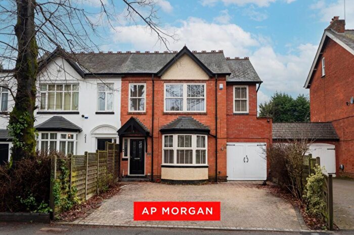 4 Bedroom Semi Detached House For Sale In Danford Lane, Solihull, West Midlands, B91