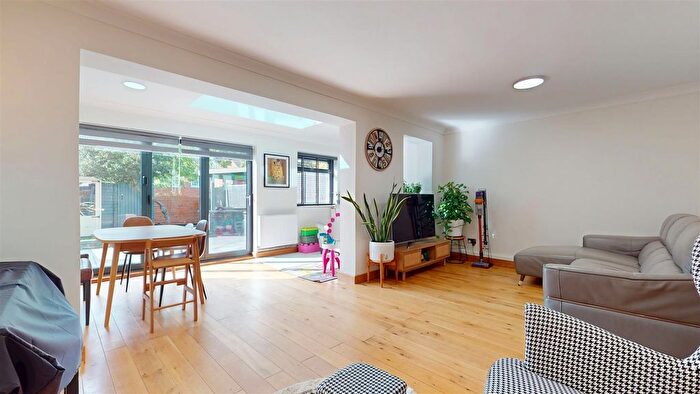 3 Bedroom Property For Sale In Westhill, Stantonbury, Milton Keynes, MK14