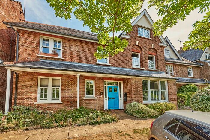 2 Bedroom Maisonette To Rent In Poets Court, Milton Rd, Harpenden, Hertfordshire, AL5