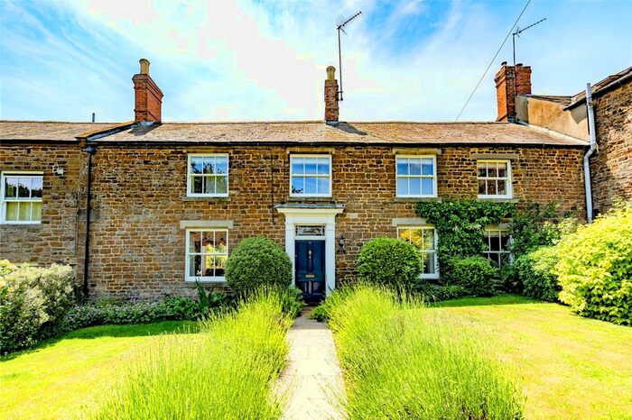 4 Bedroom Detached House For Sale In The Green, Byfield, Daventry, NN11