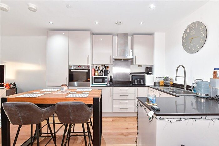 1 Bedroom Flat For Sale In Rosalind Drive, Maidstone, Kent, ME14