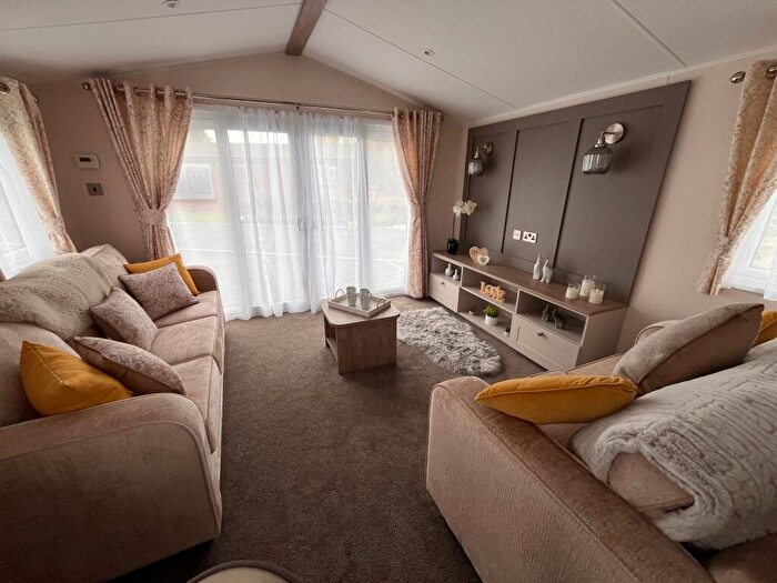 2 Bedroom Caravan For Sale In Two Bed Willerby Salisbury, Poulton Plaiz Leisure Park, Garstang Rd W, Poulton-le-Fylde, Lancashire, FY6