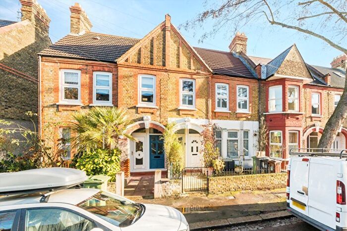 2 Bedroom Maisonette To Rent In Kettlebaston Road, Leyton, E10