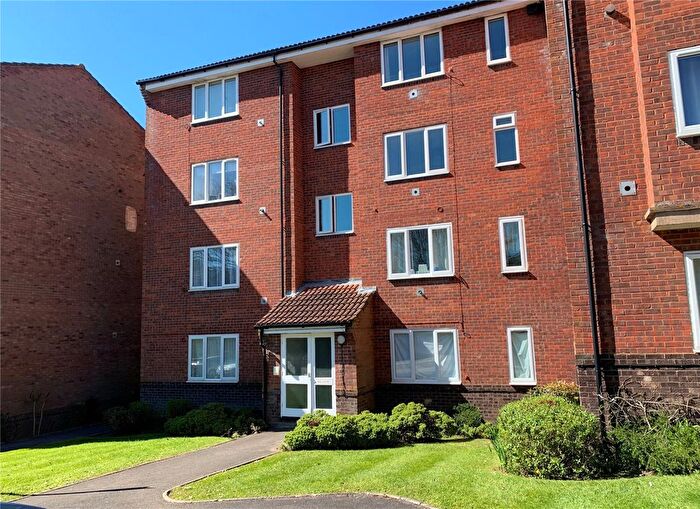 1 Bedroom Flat For Sale In Railway Approach, East Grinstaed, RH19