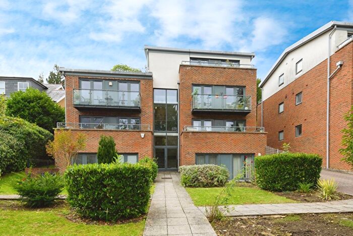 2 Bedroom Flat For Sale In Valley Road, Kenley, CR8