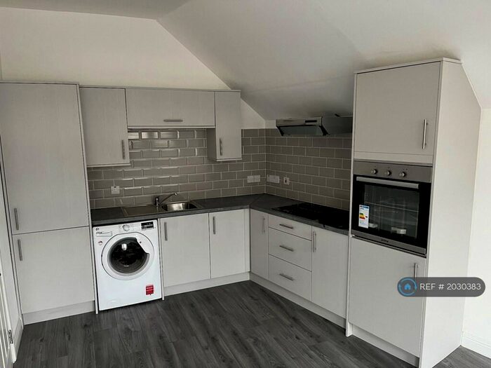 2 Bedroom Flat To Rent In Gilmour Street, Paisley, PA1