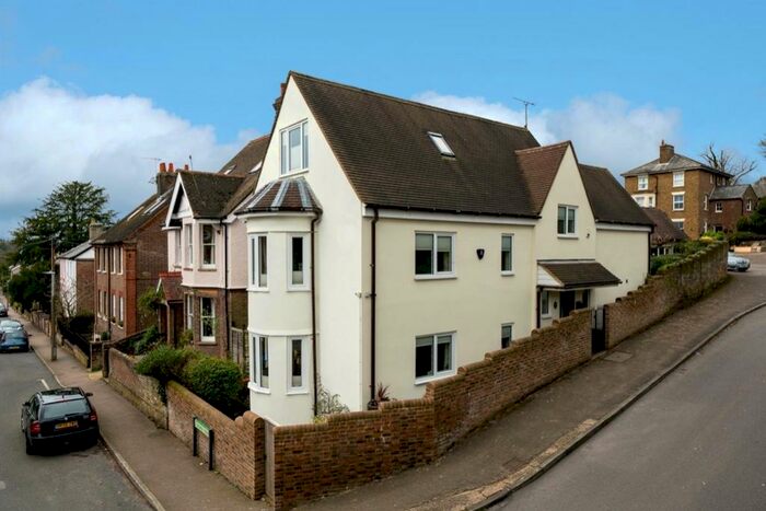 4 Bedroom Detached House To Rent In George Street, Old Town, Hemel Hempstead, Hertfordshire, HP2