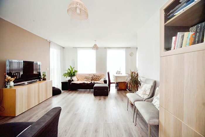 2 Bedroom Flat For Sale In Coppermill Heights, Ferry Lane, London, N17