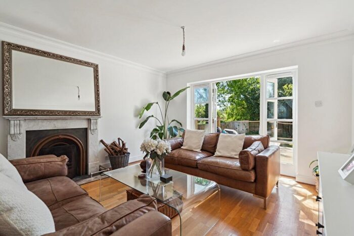 5 Bedroom Detached House For Sale In Ray Mill Road East, Maidenhead, SL6