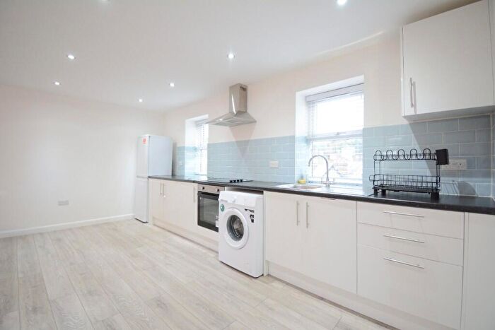 3 Bedroom Flat To Rent In Crescent Road, London, N22