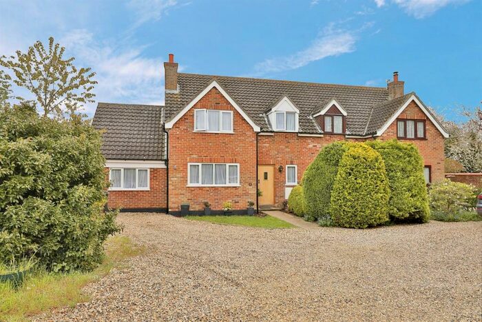 3 Bedroom Semi-Detached House For Sale In Pitts Hill Close, Saxlingham Nethergate, Norwich, NR15