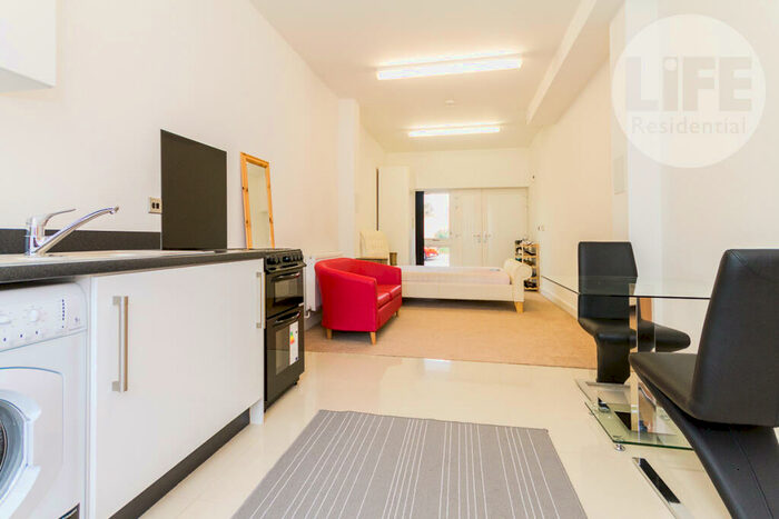 Apartment To Rent In Fairthorn Road, Victoria Way, Charlton, London, SE7