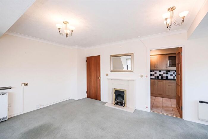 1 Bedroom Flat For Sale In Manor Court Lodge, South Woodford, E18