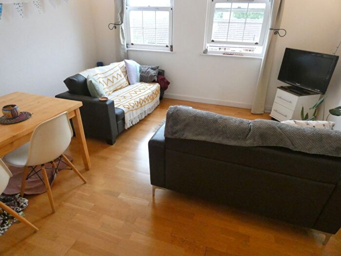 1 Bedroom Flat To Rent In Elizabeth Square, London, SE16