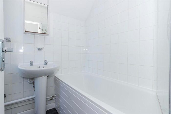 1 Bedroom Flat To Rent In Fonthill Road, Hove, BN3