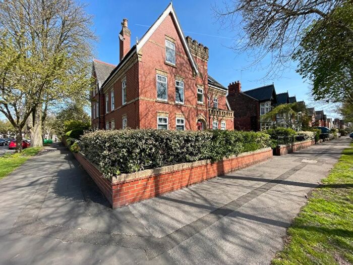 2 Bedroom Flat For Sale In Park Ave, Hull, HU5