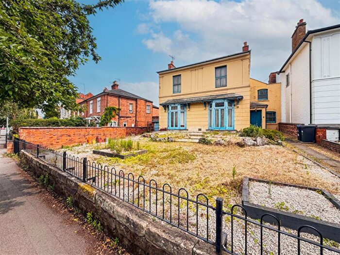 5 Bedroom House For Sale In Emscote Road, Warwick, CV34