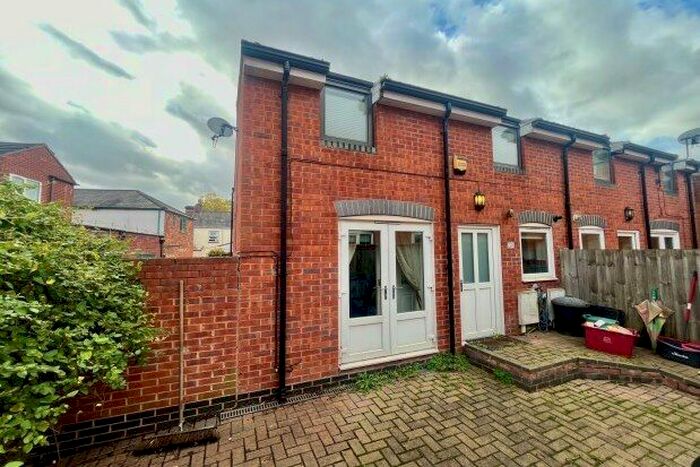 2 Bedroom Town House To Rent In Lansdowne Road, Leamington Spa, CV32