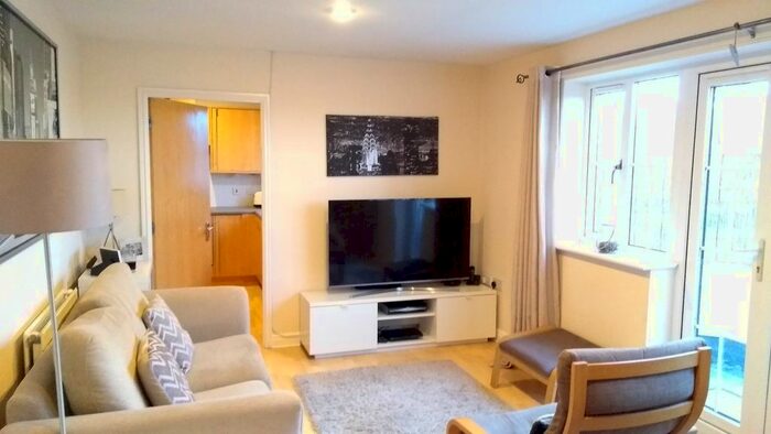 2 Bedroom Flat To Rent In Finchale Avenue, Priorslee, Telford, TF2