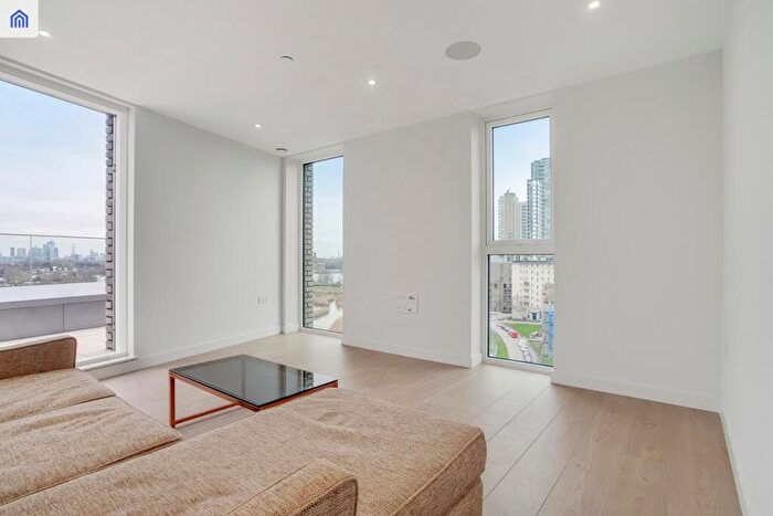 3 Bedroom Apartment For Sale In Sandpiper Building, London, N4