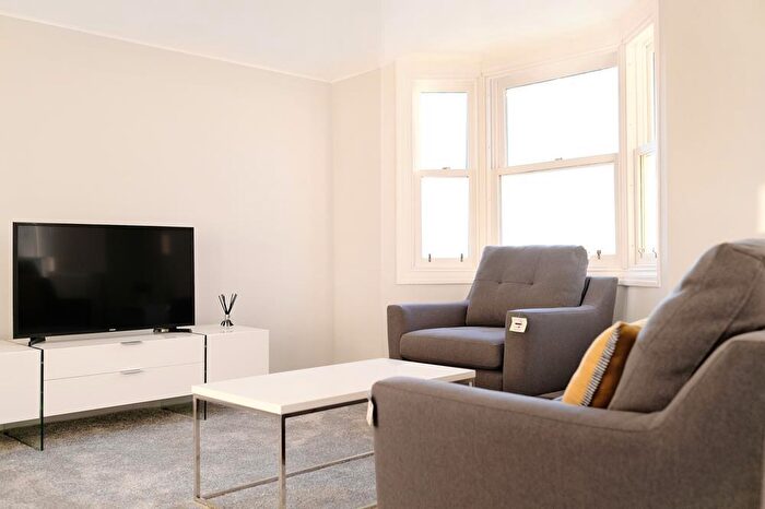 2 Bedroom Flat To Rent In Union Street, Top Floor, Aberdeen, AB11