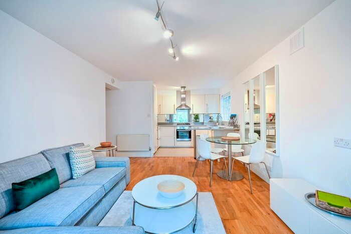 2 Bedroom Flat To Rent In Isis Close, West Putney, London, SW15
