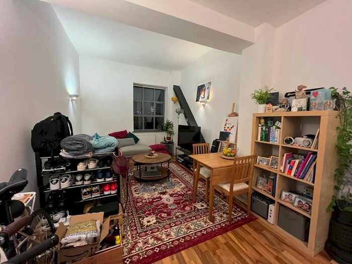 1 Bedroom Flat To Rent In Courthouse Lane, Stoke Newington Road, London, N16