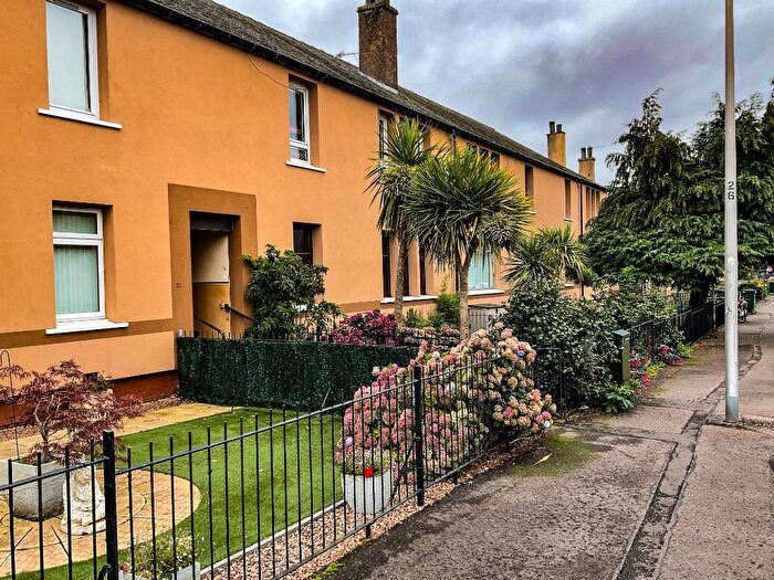 2 Bedroom Flat To Rent In Fleming Gardens South, Coldside, Dundee, DD3