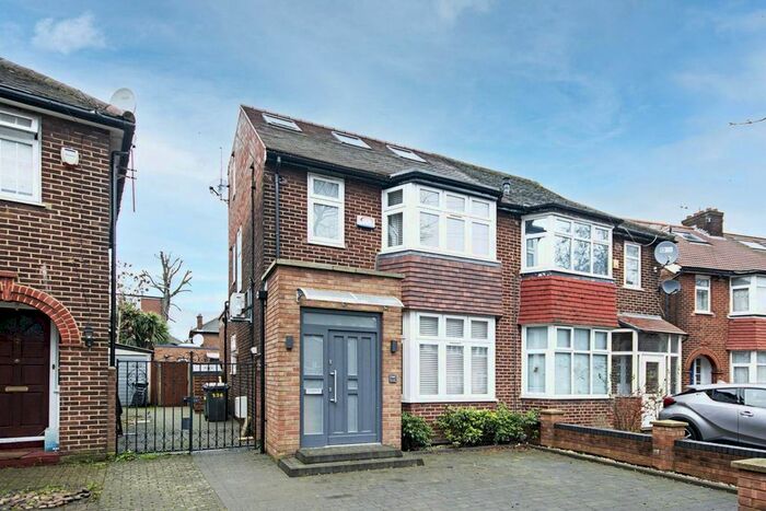 5 Bedroom Property To Rent In Cleveland Gardens, Brent Cross, London, NW2