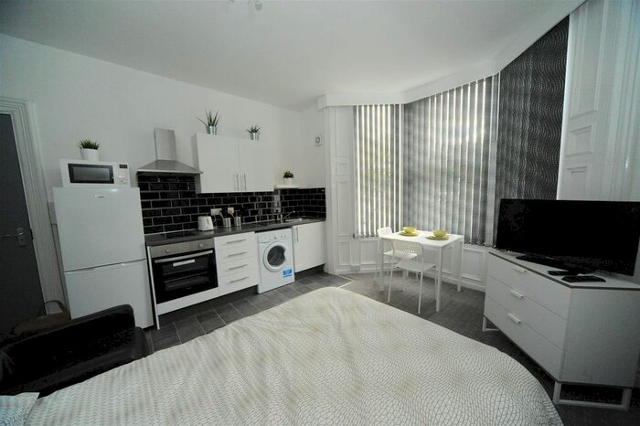 1 Bedroom Flat To Rent In - The Crescent, Middlesbrough, Yorkshire, TS5