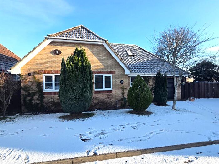 2 Bedroom Detached Bungalow For Sale In Admirals Court, Swaffham, PE37